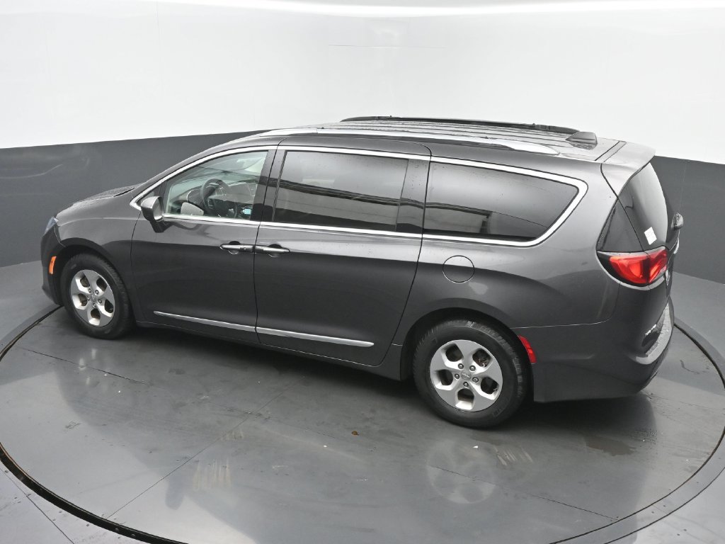 Used 2017 Chrysler Pacifica Touring-L Plus FWD image 43