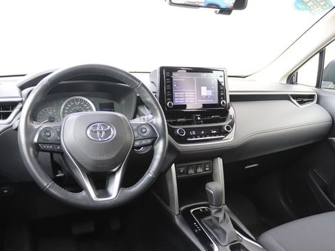 Used 2022 Toyota Corolla Cross LE AWD/4WD image 3