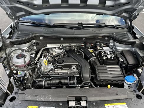 Certified 2025 Volkswagen Taos SEL w/ Black Wheel Plus Package image 10