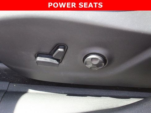 Used 2020 Jeep Cherokee Latitude Plus FWD image 12