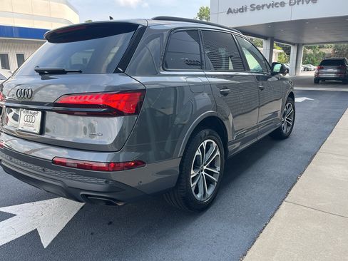 Used 2025 Audi Q7 2.0T Premium w/ Convenience Plus Package AWD/4WD image 7