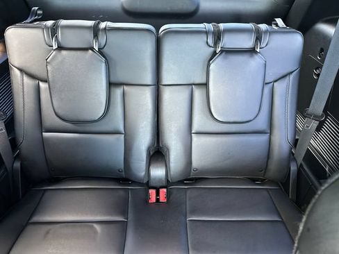 Used 2024 Ford Explorer XLT w/ Equipment Group 202A AWD/4WD image 22