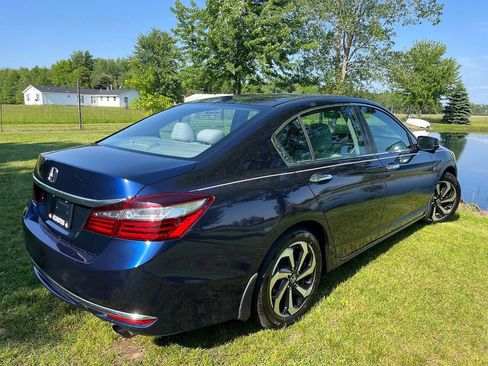 Used 2017 Honda Accord EX image 9