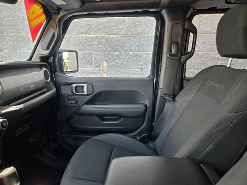 Used 2018 Jeep Wrangler Unlimited Sahara AWD/4WD image 30
