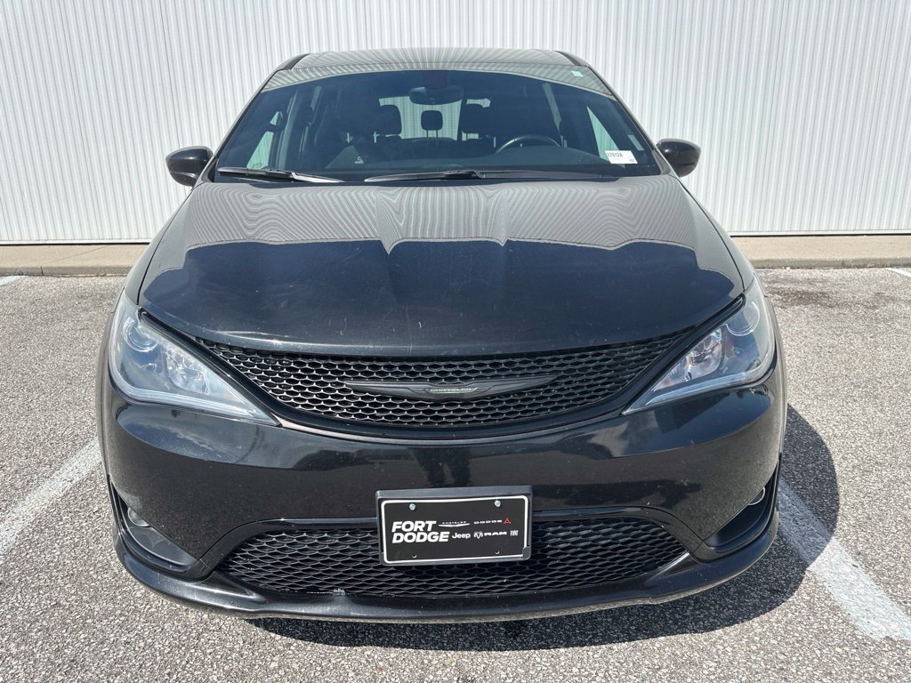Used 2018 Chrysler Pacifica Touring Plus w/ S Appearance Package FWD image 11