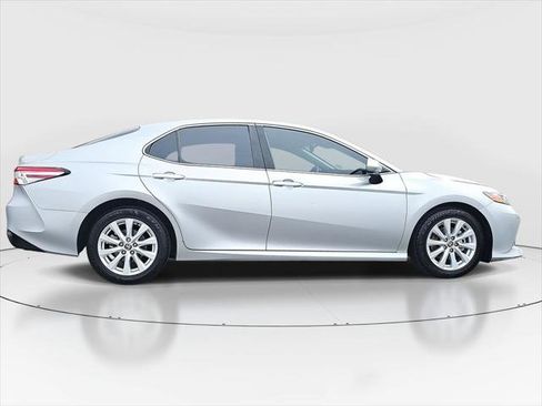 Certified 2020 Toyota Camry LE image 4