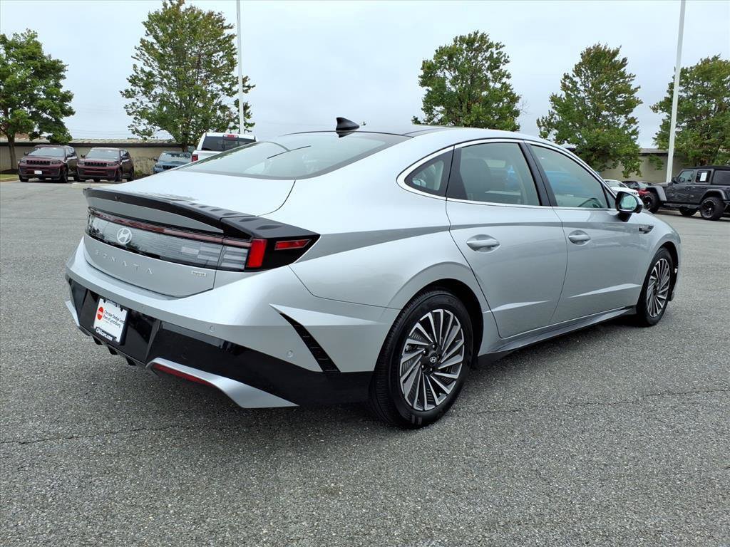 Used 2025 Hyundai Sonata Limited FWD image 6