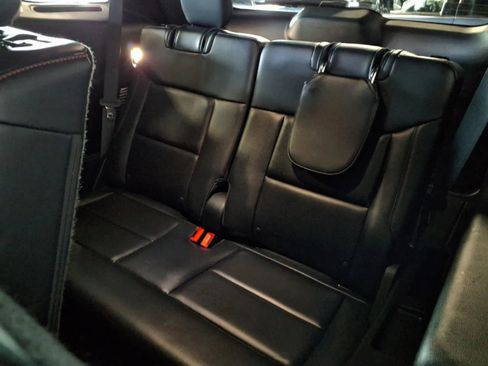 Used 2025 Ford Explorer ST-Line w/ ST-Line Street Pack image 15