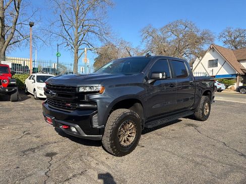 Used 2019 Chevrolet Silverado 1500 LT Trail Boss image 3