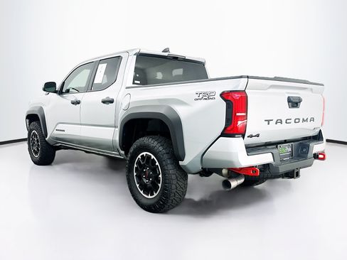 Used 2025 Toyota Tacoma TRD Off-Road AWD/4WD image 5
