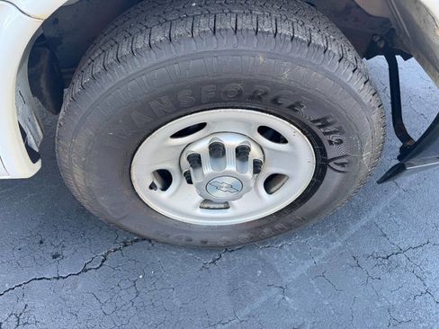 Used 2017 Chevrolet Express 2500 image 17