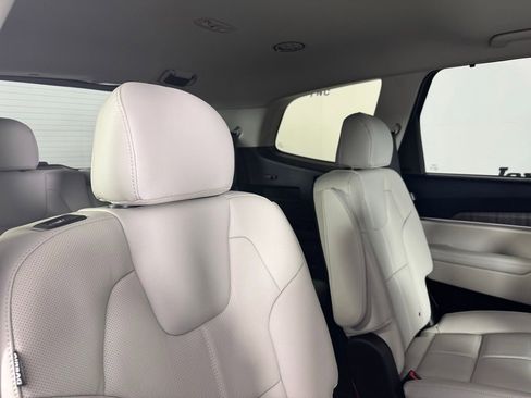 Used 2025 Kia Telluride EX w/ EX Captain's Chair Package image 31