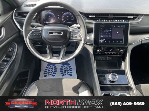 Used 2024 Jeep Grand Cherokee Altitude AWD/4WD image 13