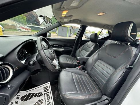 Used 2019 Nissan Kicks SR w/ SR Premium Package FWD image 11