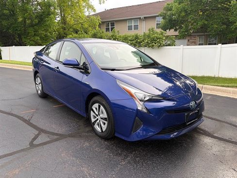 Used 2017 Toyota Prius Three FWD image 5