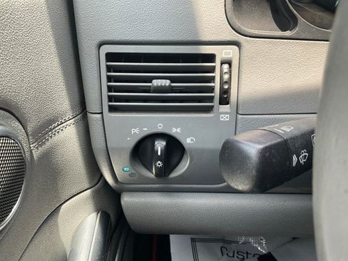 Used 2005 Chrysler Crossfire Limited RWD image 19