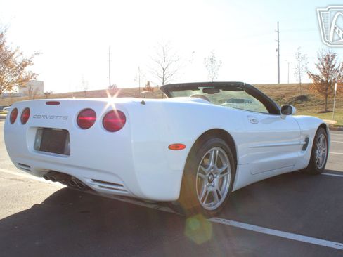 Used 1998 Chevrolet Corvette Convertible RWD image 21