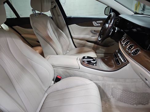 Used 2018 Mercedes-Benz E 400 4MATIC Sedan image 10