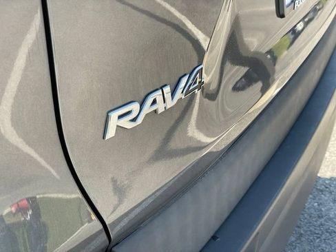 Used 2022 Toyota RAV4 LE FWD image 23