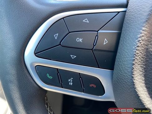 Used 2024 Chrysler Pacifica Touring-L FWD image 18
