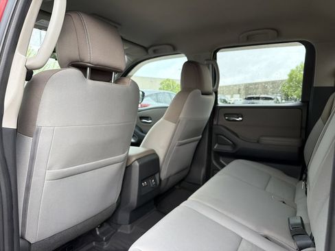Used 2022 Nissan Frontier SV AWD/4WD image 18