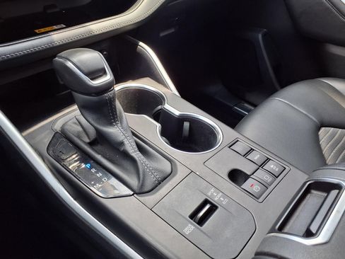 Used 2023 Toyota Highlander XSE FWD image 25