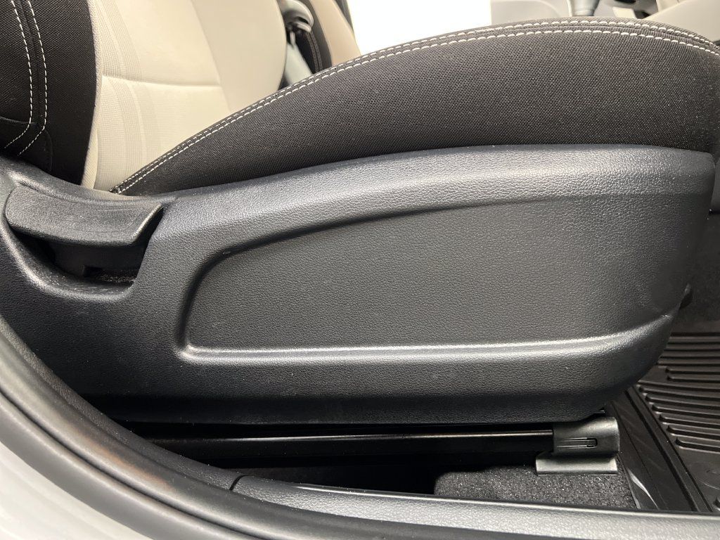 Used 2025 Hyundai Venue SEL FWD image 29
