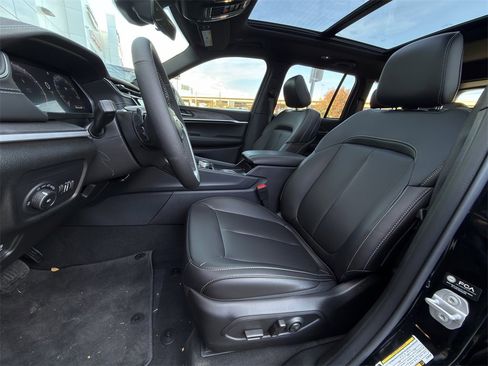 New 2025 Jeep Grand Cherokee Limited image 19