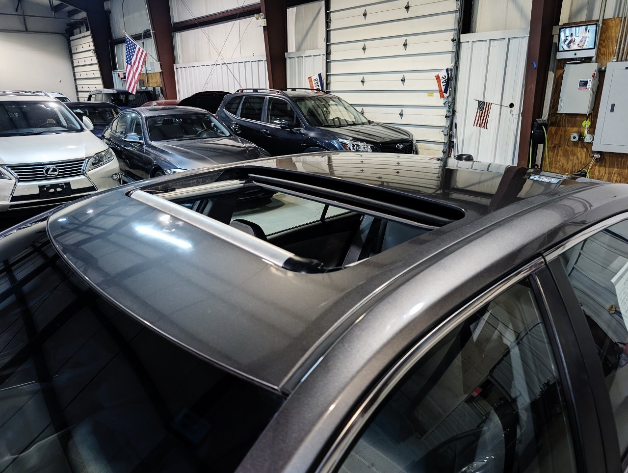 Used 2016 Toyota Camry XSE w/ Moonroof Package FWD image 2
