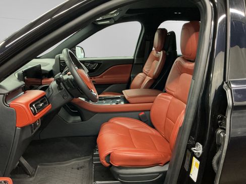 Used 2025 Lincoln Aviator Reserve w/ Luxury Package image 9