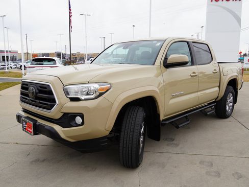 Certified 2018 Toyota Tacoma SR5 image 5
