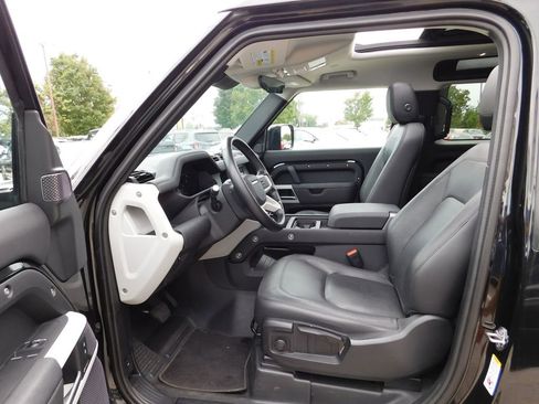 Used 2024 Land Rover Defender 90 S image 10