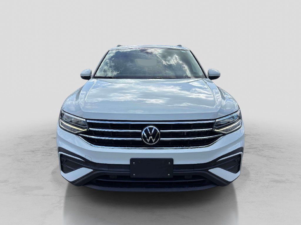 Used 2022 Volkswagen Tiguan SE AWD/4WD image 8