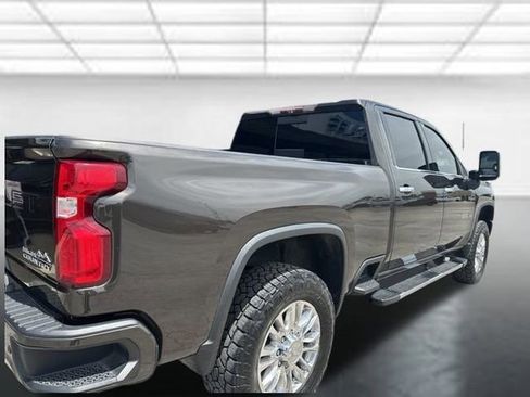Used 2020 Chevrolet Silverado 2500 High Country w/ Technology Package AWD/4WD image 3