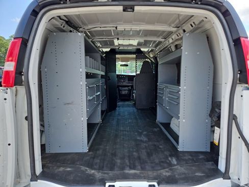 Used 2022 Chevrolet Express 2500 w/ Driver Convenience Package RWD image 31