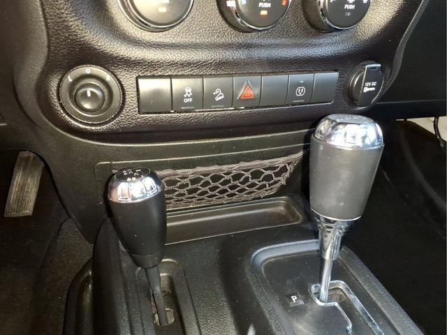 Used 2017 Jeep Wrangler Unlimited Sahara AWD/4WD image 22