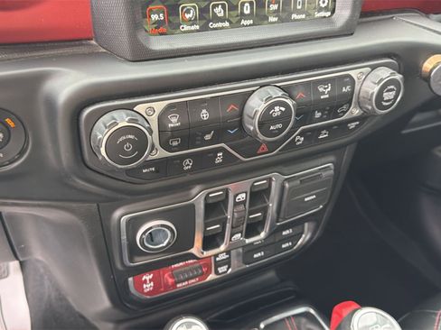 Used 2021 Jeep Gladiator Rubicon image 25