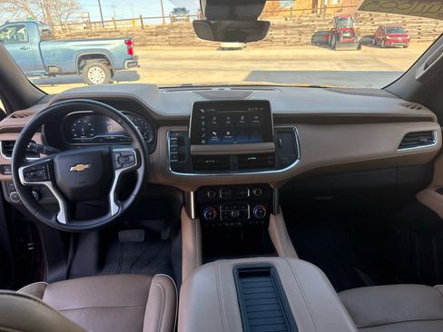 Used 2023 Chevrolet Suburban Premier image 22