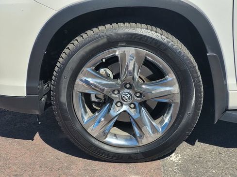 Certified 2019 Toyota Highlander Limited Platinum image 11