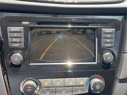 Used 2018 Nissan Rogue S FWD image 16