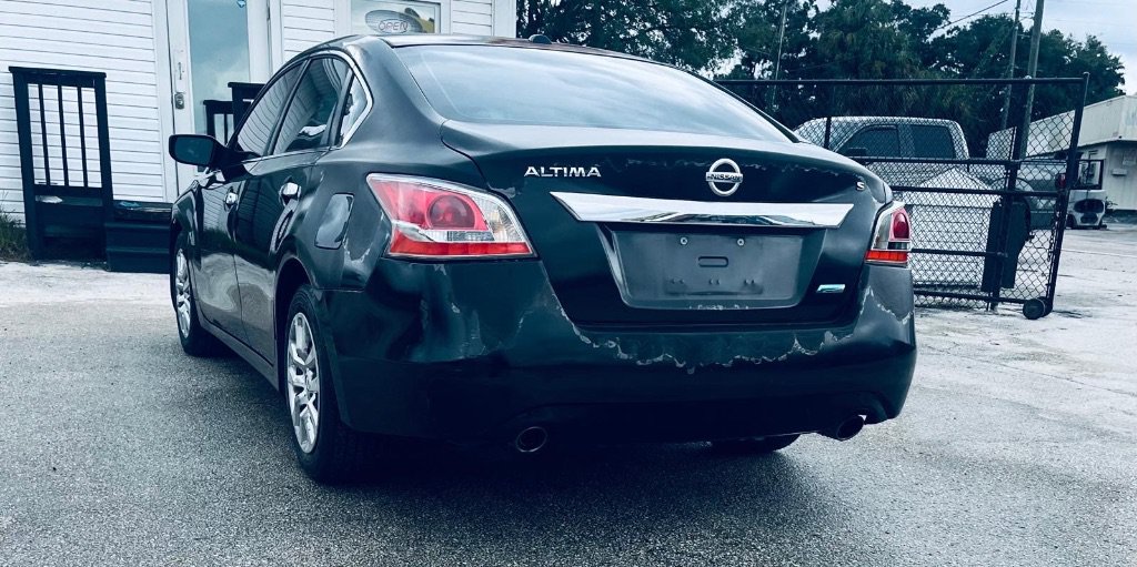 Used 2014 Nissan Altima 2.5 S w/ Display Audio Package FWD image 10