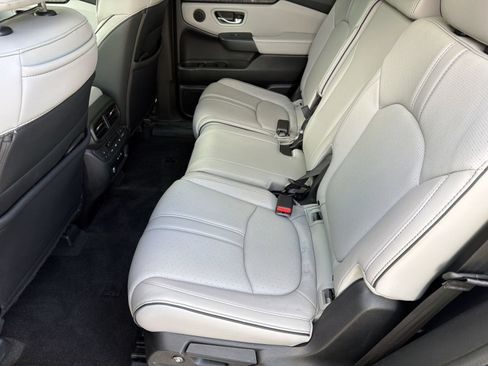 Used 2024 Honda Pilot Elite image 23