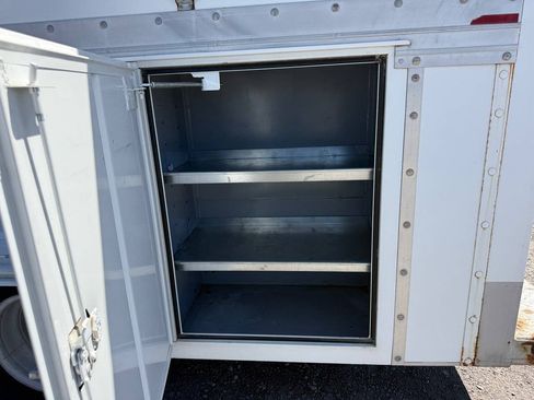Used 2005 Ford E-350 and Econoline 350 Super Duty RWD image 30