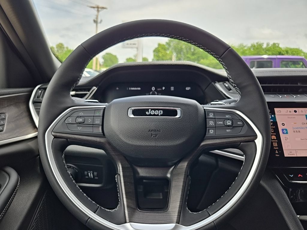 New 2026 Jeep Grand Cherokee L Limited w/ Limited Altitude Package AWD/4WD image 39