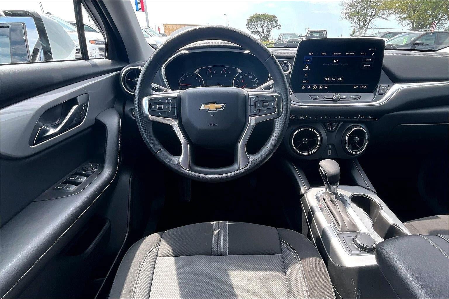 Used 2025 Chevrolet Blazer LT FWD image 5