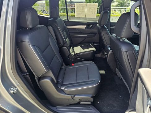 Used 2025 Buick Enclave Preferred w/ Power Package AWD/4WD image 48
