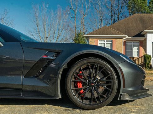 Used 2019 Chevrolet Corvette Z06 RWD image 11