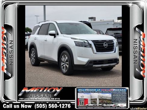 Certified 2025 Nissan Pathfinder SL FWD image 3