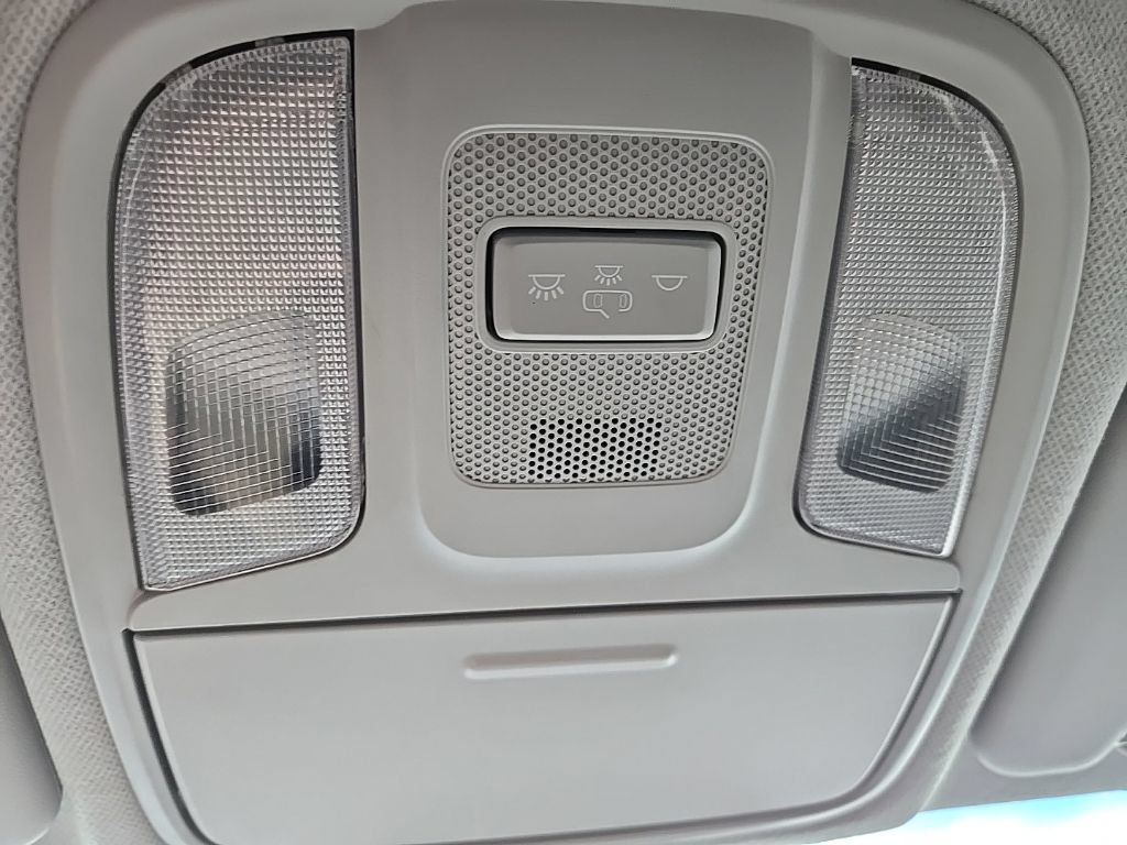 Used 2022 Kia Niro EX w/ Cold Weather Package FWD image 24