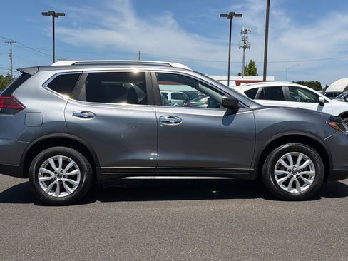 Used 2020 Nissan Rogue SV FWD image 3